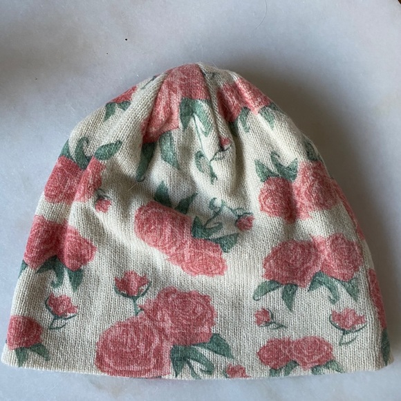 Rose patterned Beanie - Picture 1 of 2